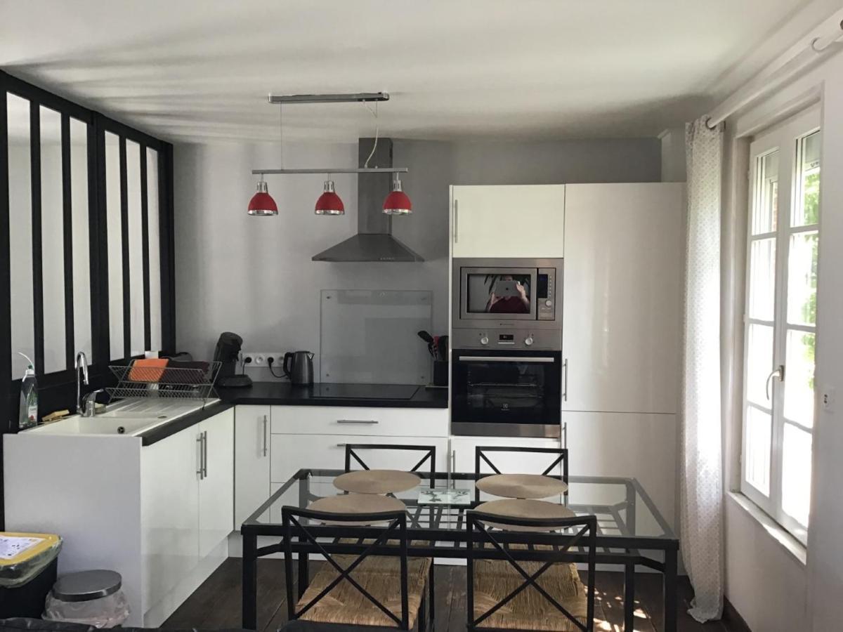 Maison De Ville באיו מראה חיצוני תמונה